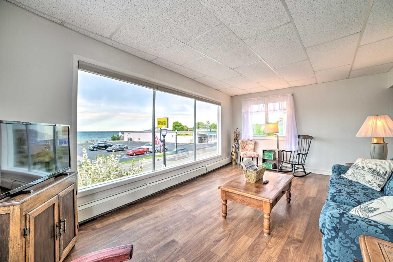 Walkable St Ignace Condo With Lake Huron Views Saint Ignace Buitenkant foto