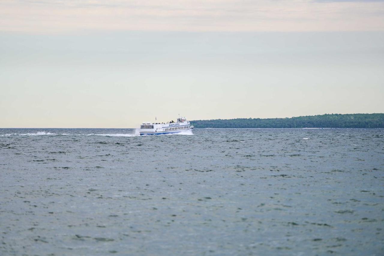 Walkable St Ignace Condo With Lake Huron Views Saint Ignace Buitenkant foto
